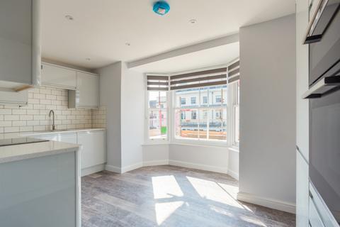 2 bedroom apartment to rent, High Street Marlborough SN8