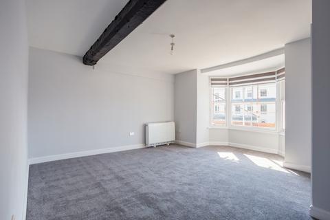 2 bedroom apartment to rent, High Street Marlborough SN8