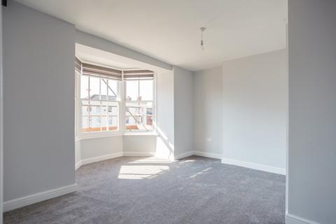 2 bedroom apartment to rent, High Street Marlborough SN8