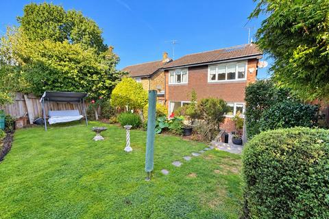 4 bedroom detached house for sale, Tomlyns Close, Hutton, Brentwood