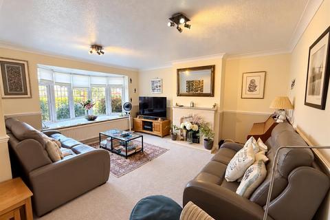 4 bedroom detached house for sale, Tomlyns Close, Hutton, Brentwood