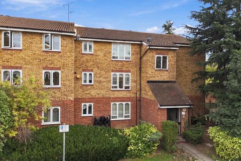 1 bedroom apartment for sale, Frazer Close, Romford, RM1