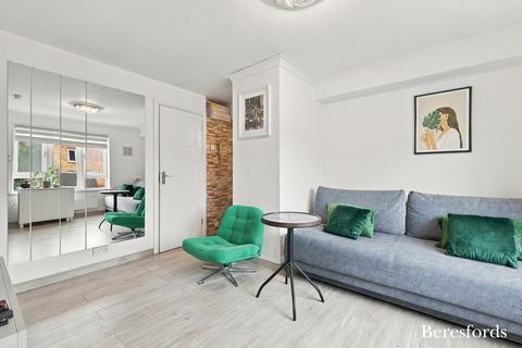 1 bedroom apartment for sale, Frazer Close, Romford, RM1