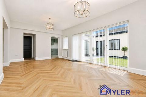 6 bedroom semi-detached house for sale, Cronton Road, Widnes, WA8 5QG