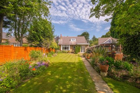 3 bedroom detached house for sale, Lyndhurst Avenue, Brighouse