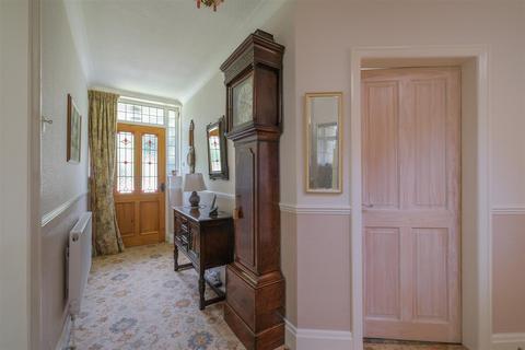 3 bedroom detached house for sale, Lyndhurst Avenue, Brighouse