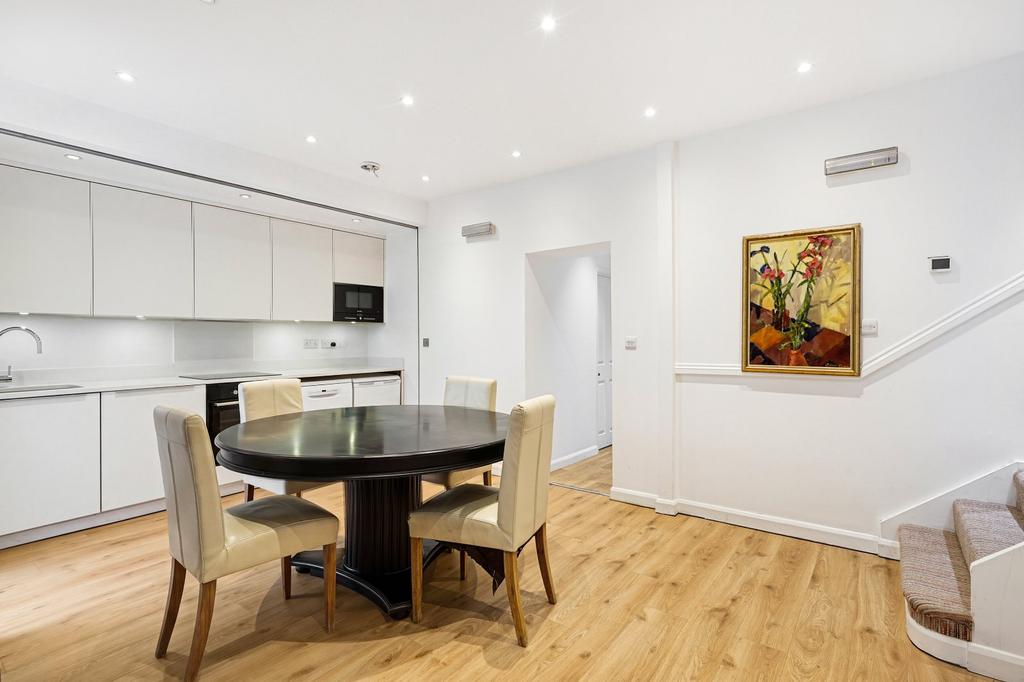 Apartment in London, South Kensington - More