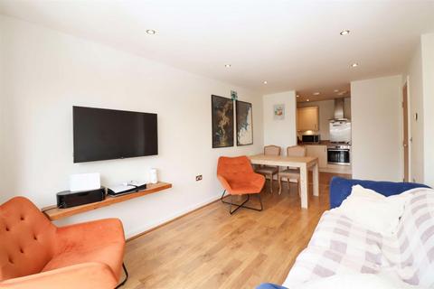2 bedroom apartment for sale, Barn Avenue, Aldershot GU12