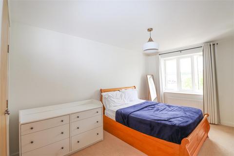2 bedroom apartment for sale, Barn Avenue, Aldershot GU12