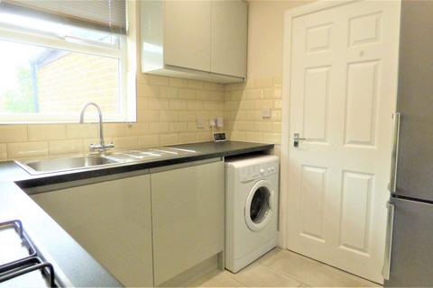 1 bedroom detached bungalow to rent, Clayton Road,Hayes,UB3 1AZ
