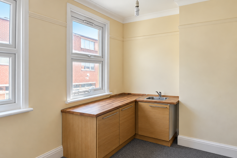 Studio to rent, Ripple Road, Barking IG11
