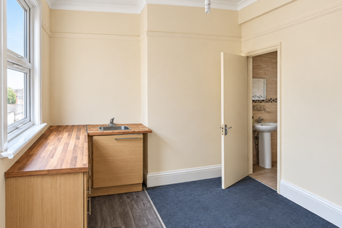 Studio to rent, Ripple Road, Barking IG11