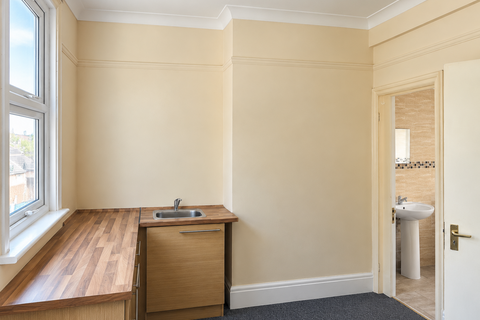 Studio to rent, Ripple Road, Barking IG11