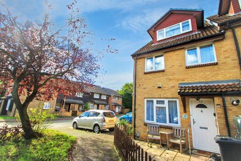 1 bedroom ground floor flat to rent, Amanda Close, Chigwell, IG7