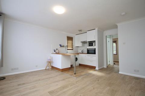 1 bedroom ground floor flat to rent, Amanda Close, Chigwell, IG7