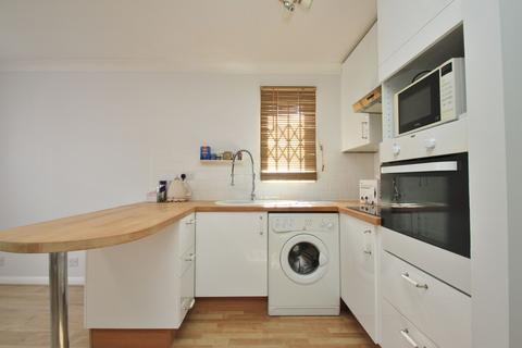1 bedroom ground floor flat to rent, Amanda Close, Chigwell, IG7