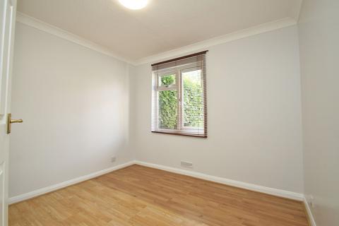 1 bedroom ground floor flat to rent, Amanda Close, Chigwell, IG7