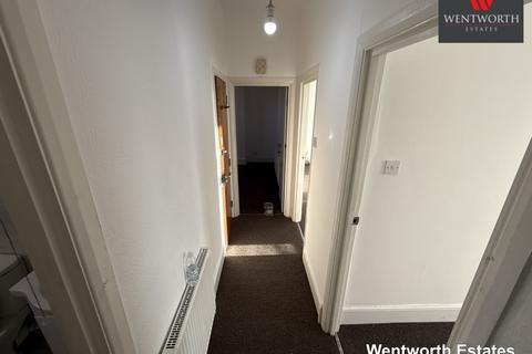 2 bedroom flat to rent, Richmond Road, Ilford, IG1