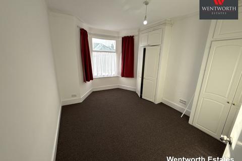 2 bedroom flat to rent, Richmond Road, Ilford, IG1