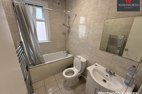 2 bedroom flat to rent, Richmond Road, Ilford, IG1
