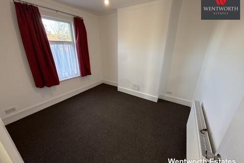 2 bedroom flat to rent, Richmond Road, Ilford, IG1