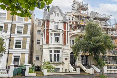 2 bedroom flat to rent, Sandgate Road, Folkestone, CT20