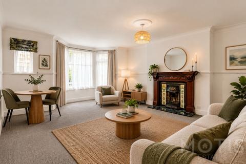 2 bedroom flat to rent, Sandgate Road, Folkestone, CT20