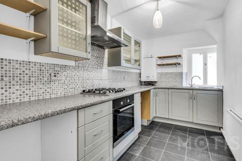 2 bedroom flat to rent, Sandgate Road, Folkestone, CT20