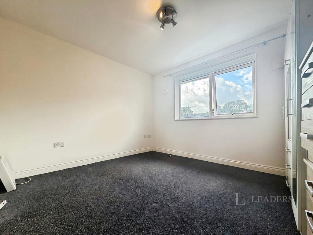 Apartment in West Midlands - View 4