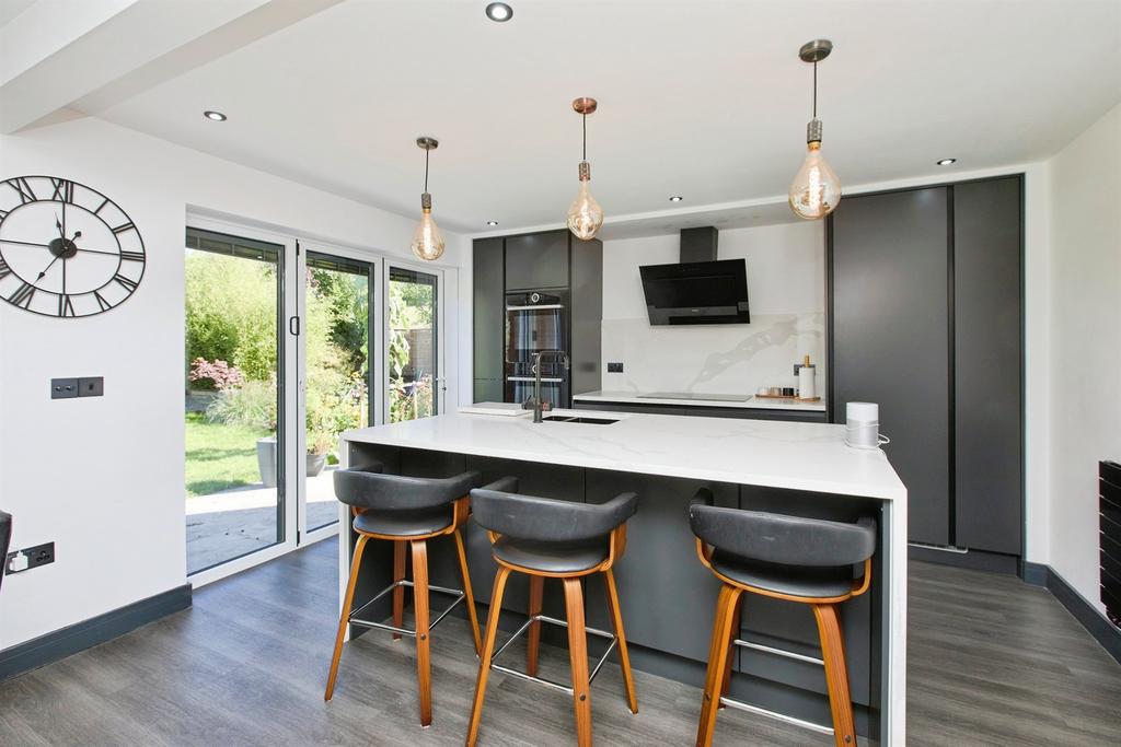 House in Burton-On-Trent - More