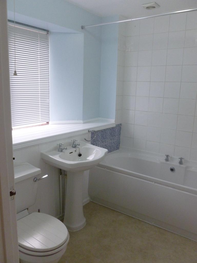 House in Teignbridge, Teignmouth - More