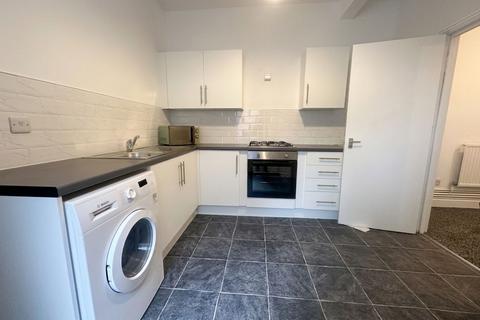 2 bedroom flat to rent, Foxhall Road, Nottingham, NG7