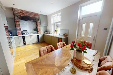 3 bedroom terraced house for sale, Lillands Lane, Brighouse