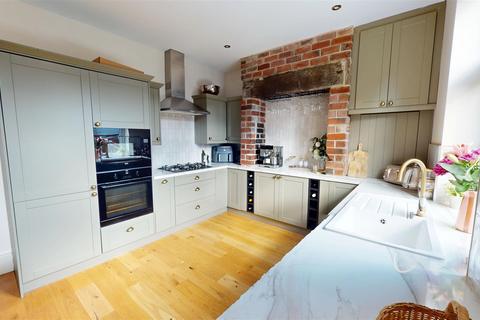 3 bedroom terraced house for sale, Lillands Lane, Brighouse