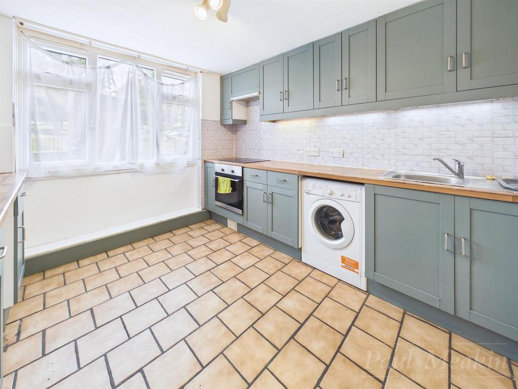 Apartment in South Croydon - View 2
