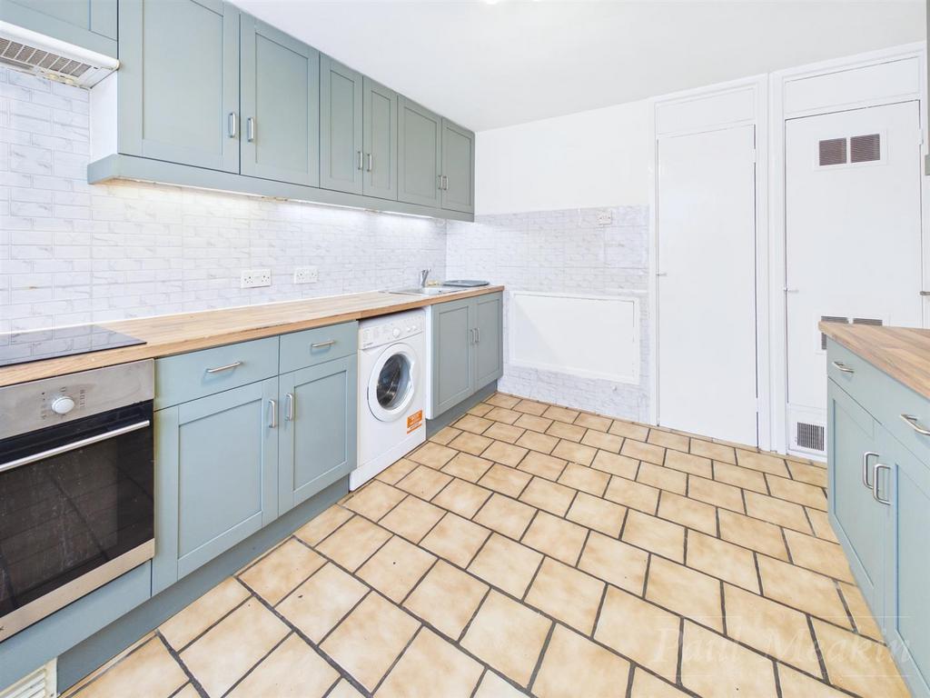 Apartment in South Croydon - View 3