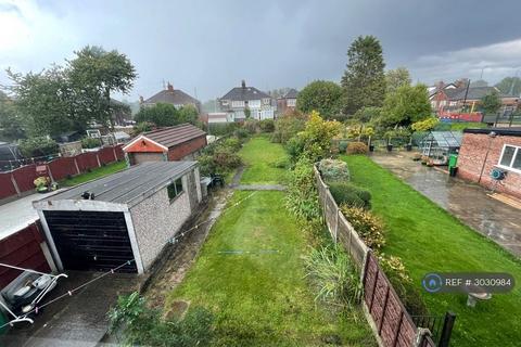 3 bedroom semi-detached house to rent, Nina Drive, Manchester, M40