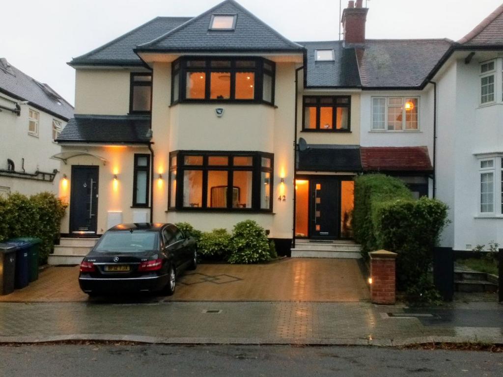 Apartment in London - More