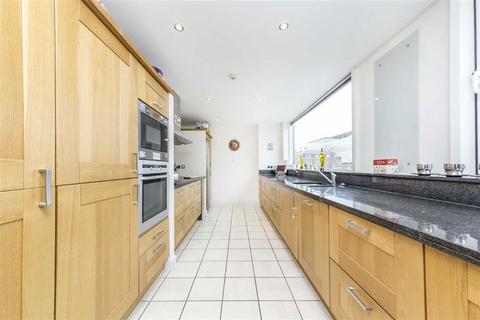 4 bedroom house to rent, Basin Approach, London E14