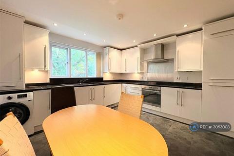 2 bedroom flat to rent, Baddow Croft, Woolton, Liverpool, L25