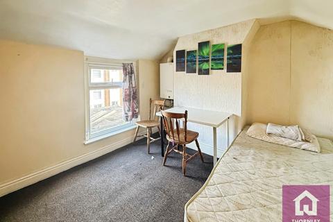 2 bedroom flat to rent, Liverpool Road, Eccles, Manchester, M30