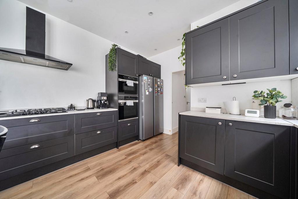 Apartment in Ealing - View 2
