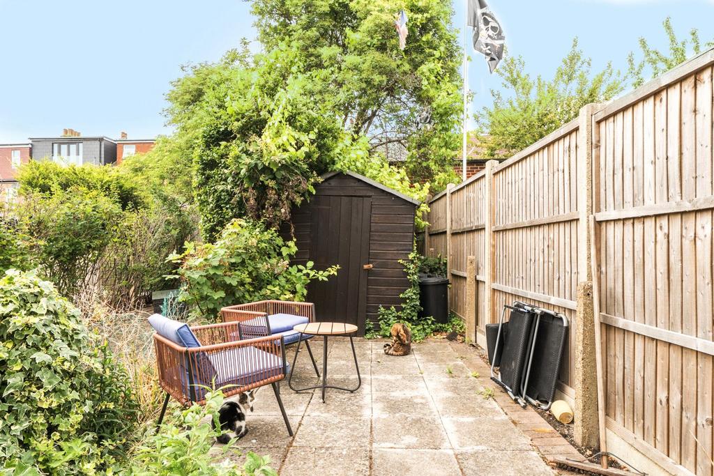 Apartment in Ealing - View 4