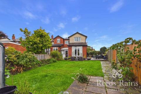 4 bedroom semi-detached house for sale, Highfield Road South, Lancashire PR7