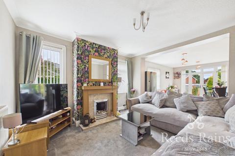 4 bedroom semi-detached house for sale, Highfield Road South, Lancashire PR7