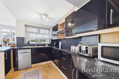 4 bedroom semi-detached house for sale, Highfield Road South, Lancashire PR7