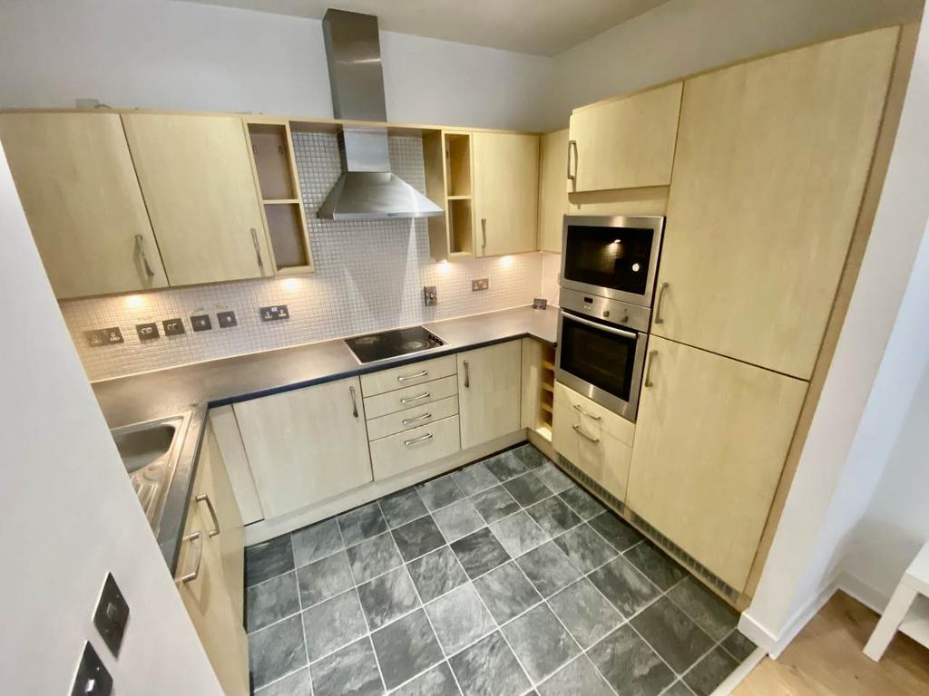 Apartment in Swansea - View 2
