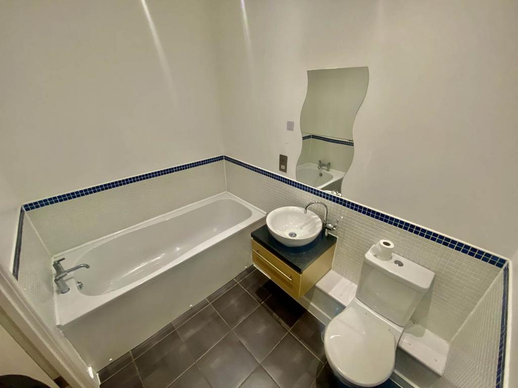 Apartment in Swansea - View 3