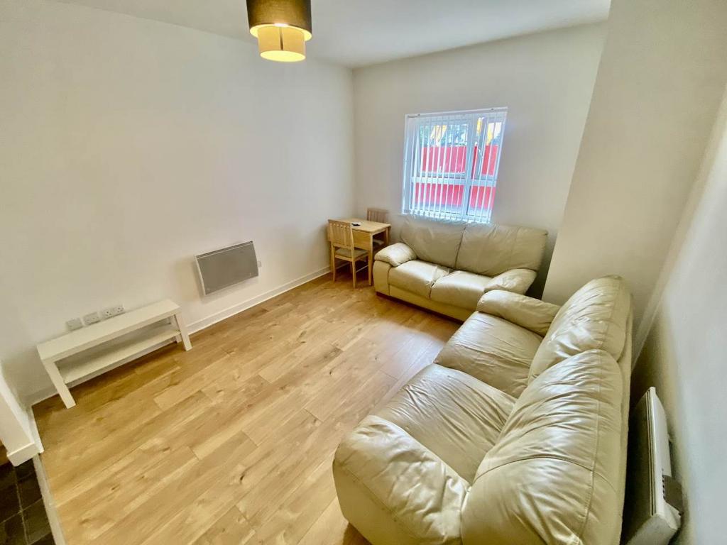 Apartment in Swansea - View 4