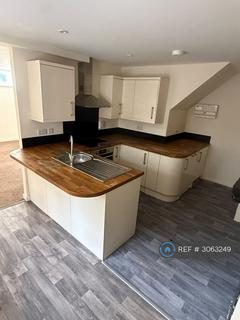2 bed flat/apartment for rent in Combs Road, Dewsbury, WF12